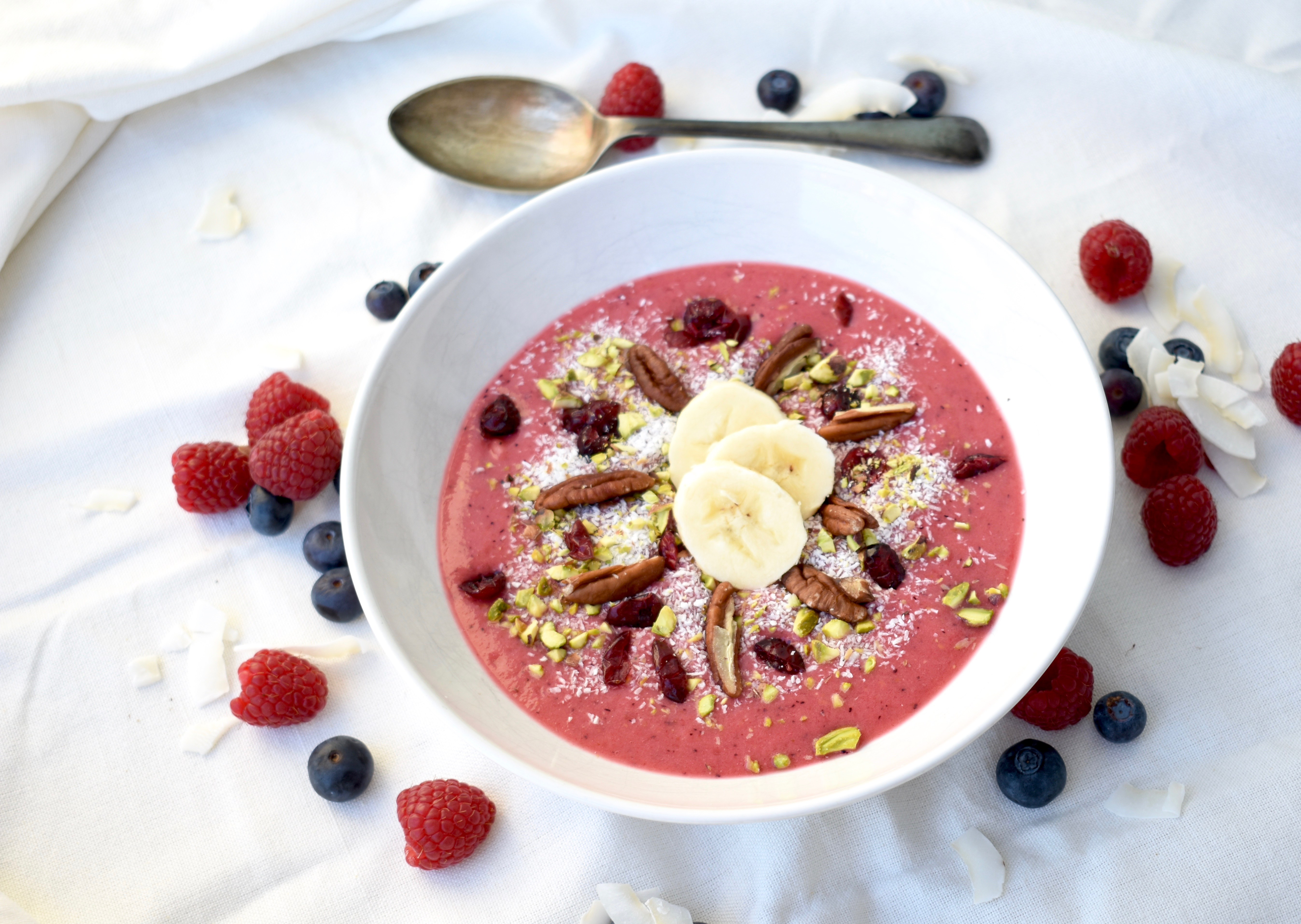 Summer Smoothie Bowl | GastroGays