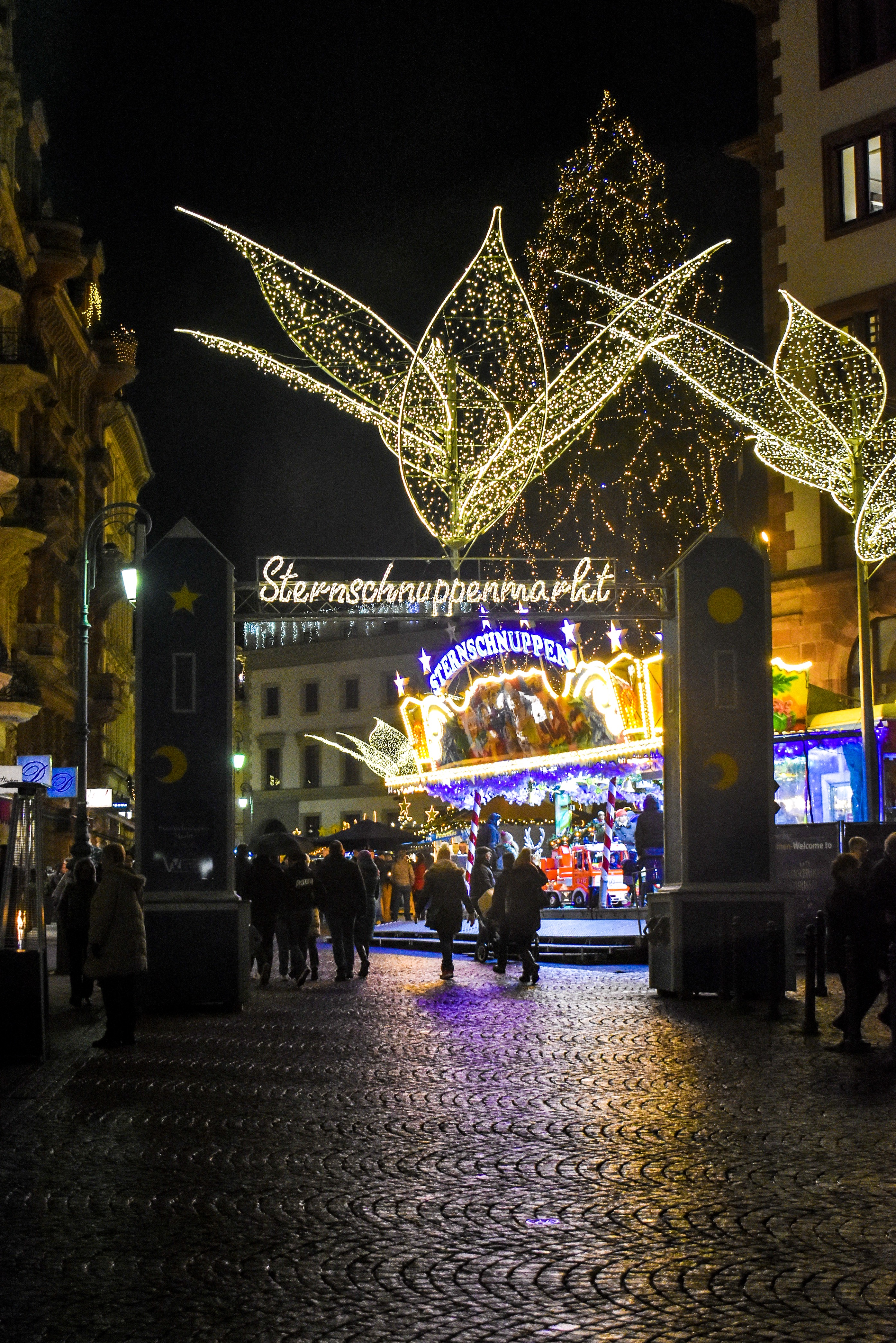 wiesbaden christmas market entrance GastroGays