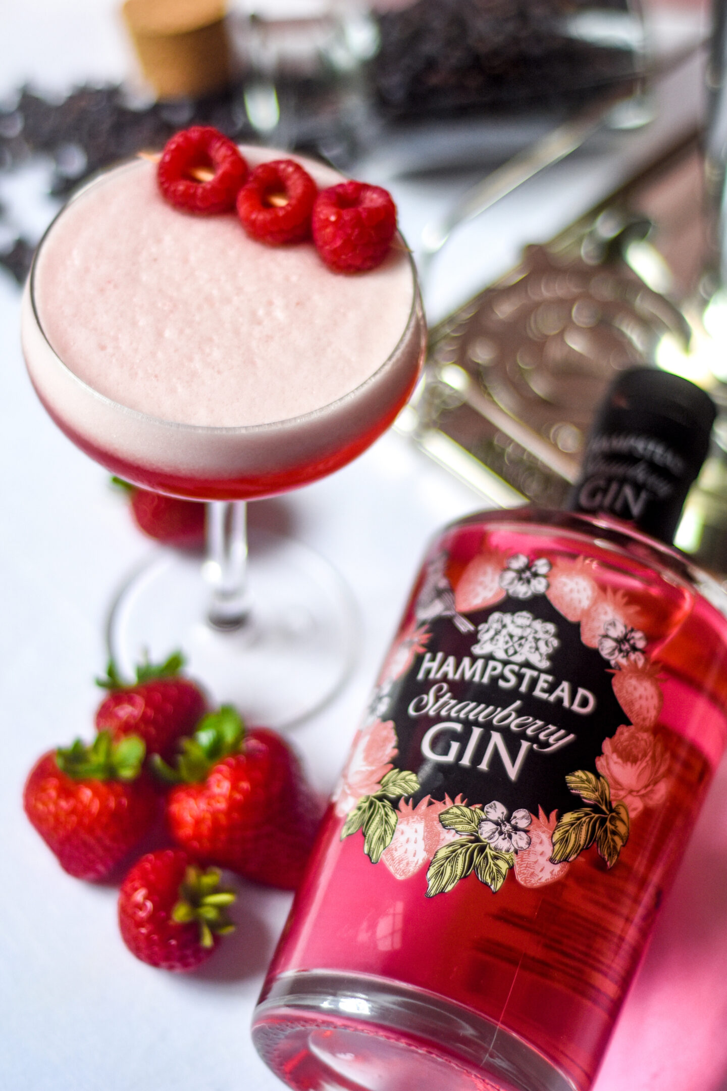 Berry Club Cocktail –– A Twist GastroGays | Club Clover